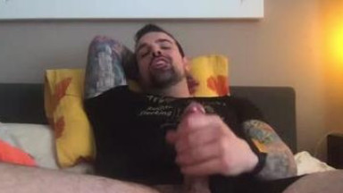 Solo wanking. Can't stop watching