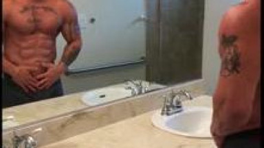 Marco takes a bath & jerks off