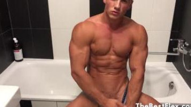 Daniel Jerks Off In The bath