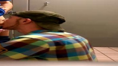 Deepthroat BJ in public tiolet