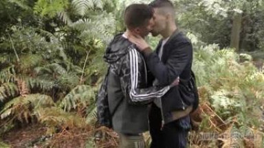 Amateur video sucking, fucking in the public woods