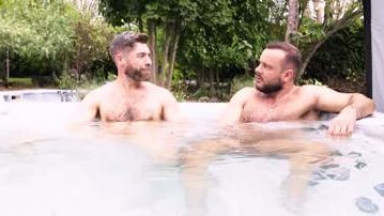 Bareback sex in jacuzzi