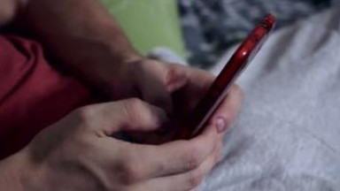 An online chat turns to romance