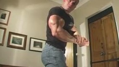 Val sexy bodybuilder